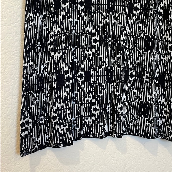 Black patterned flowy dress - Picture 4 of 4